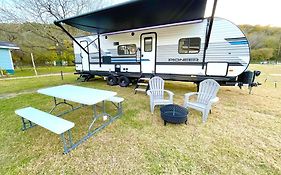 Rv Located On Private Property, Providing Access To The Guadalupe River, Accommodates Up To 5 Guests