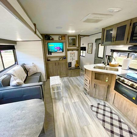 Rv Located On Private Property, Providing Access To The Guadalupe River, Accommodates Up To 5 Guests New Braunfels Exterior photo