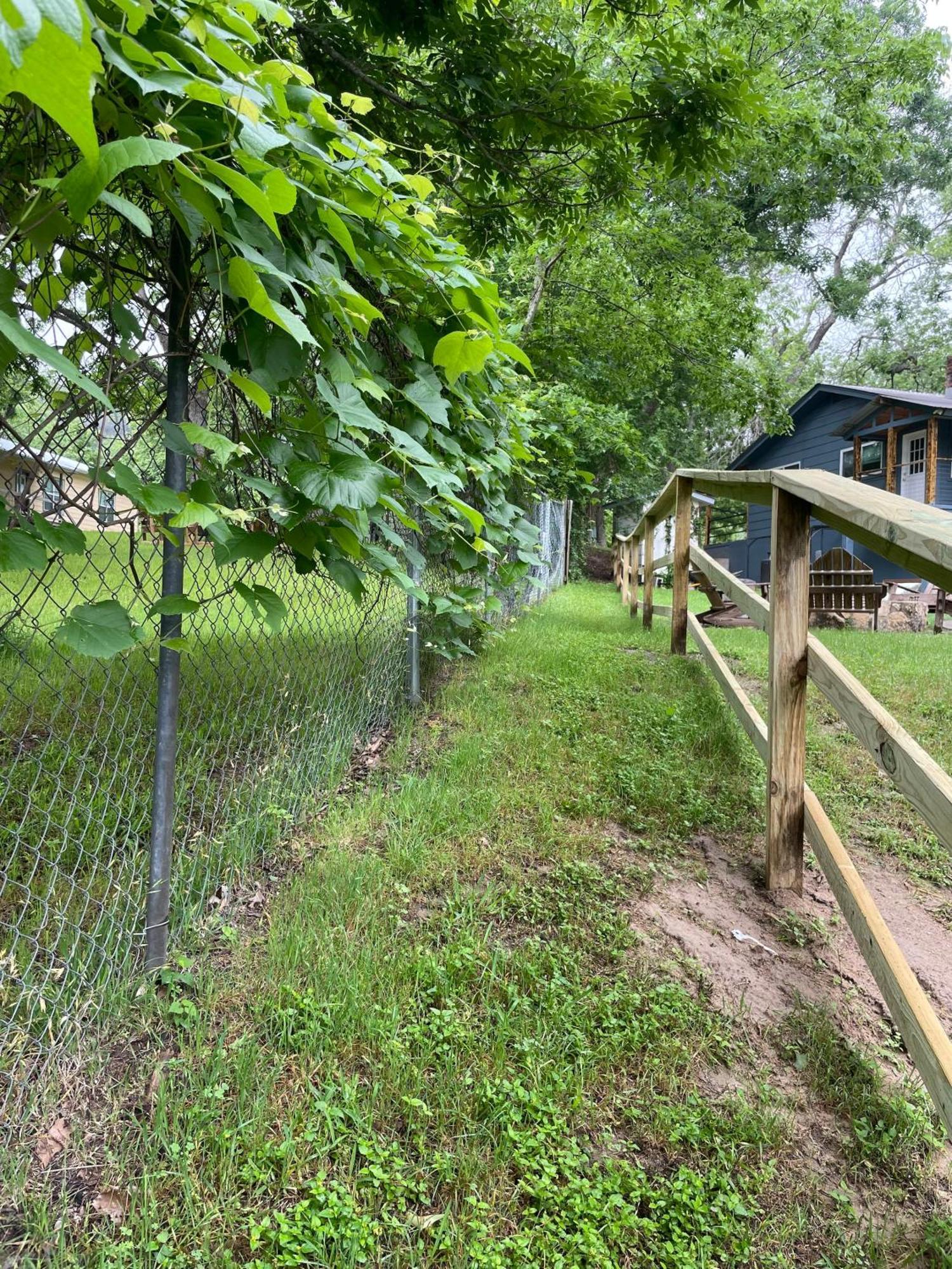 Rv Located On Private Property, Providing Access To The Guadalupe River, Accommodates Up To 5 Guests New Braunfels Exterior photo