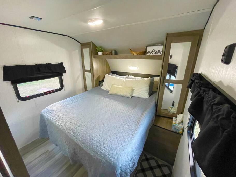 Rv Located On Private Property, Providing Access To The Guadalupe River, Accommodates Up To 5 Guests New Braunfels Exterior photo