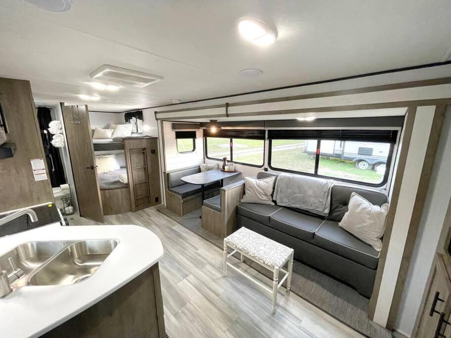 Rv Located On Private Property, Providing Access To The Guadalupe River, Accommodates Up To 5 Guests New Braunfels Exterior photo