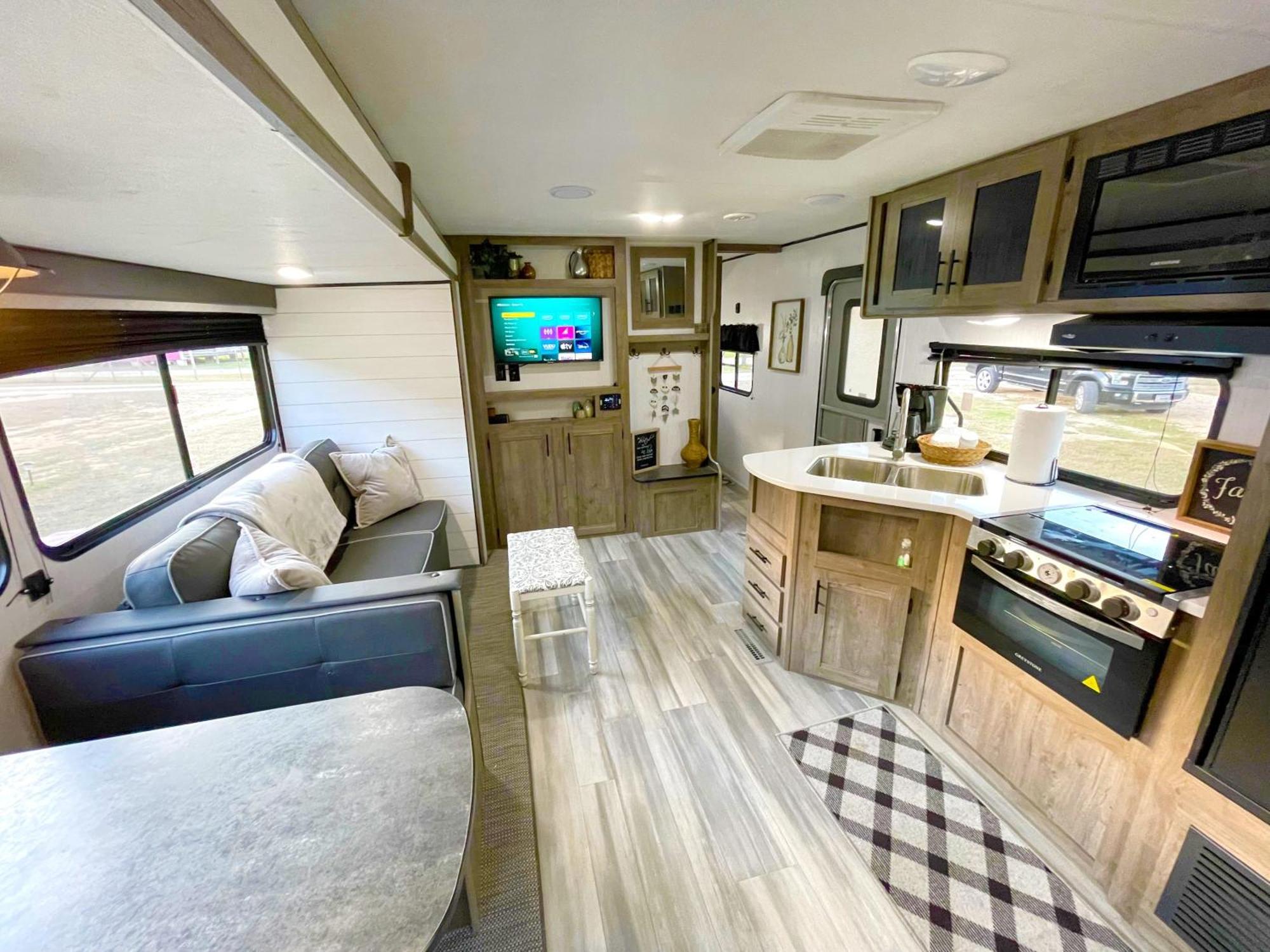 Rv Located On Private Property, Providing Access To The Guadalupe River, Accommodates Up To 5 Guests New Braunfels Exterior photo